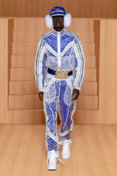 Look 15